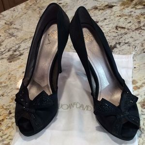 JOAN & DAVID blk satin pumps w jeweled accent bow